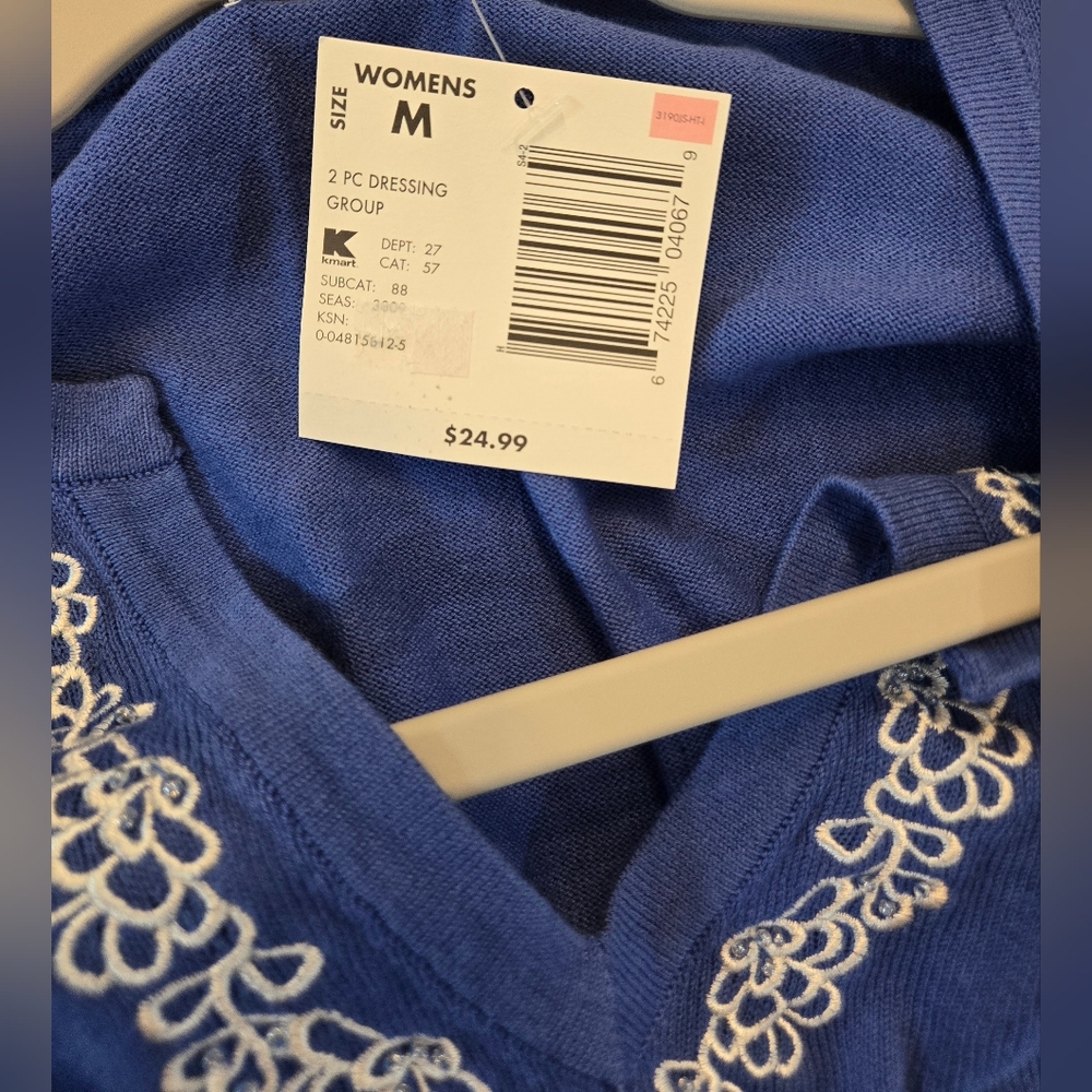 Jaclyn Smith Blue Knit Top With Floral Embroidered Vneck. Brand New With Tags. - Picture 7 of 7